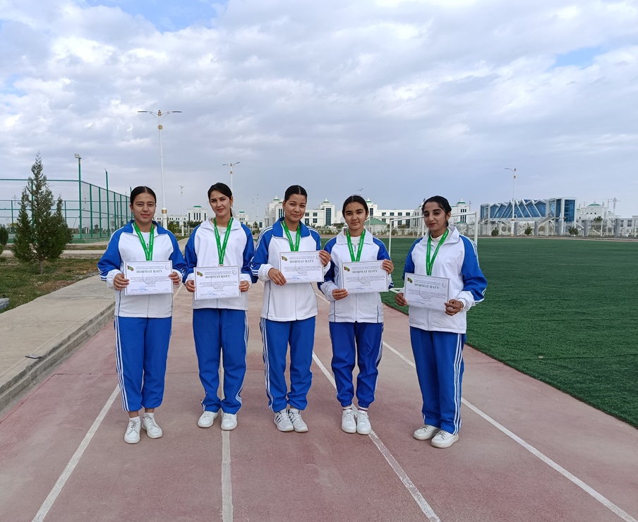 Ýeňil atletika görnüşi boýunça geçirilen bäsleşik.